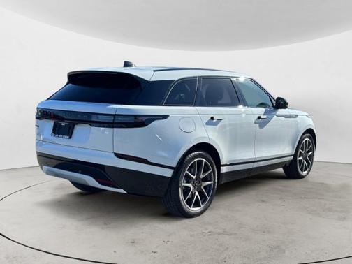 2026 Land Rover Range Rover Velar P250 SE R-Dynamic