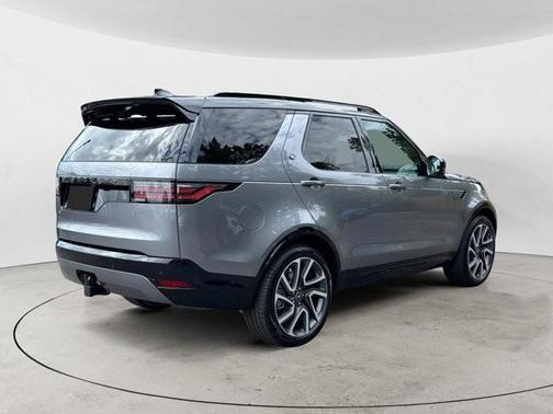 2025 Land Rover Discovery P300 Dynamic SE