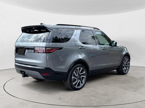 2025 Land Rover Discovery P300 Dynamic SE