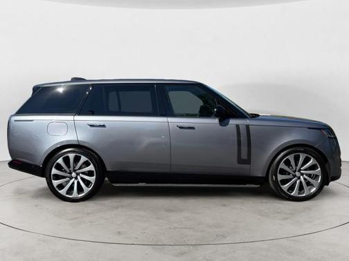 2025 Land Rover Range Rover P400 SE 7 Seat