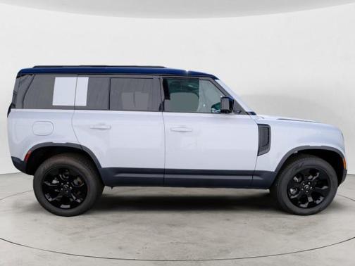 2025 Land Rover Defender 110 P300