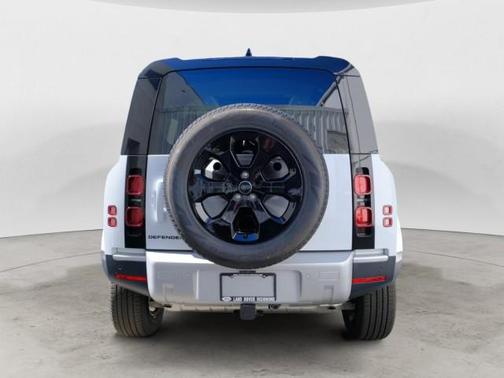 2025 Land Rover Defender 110 P300