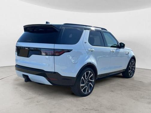 2025 Land Rover Discovery P360 Dynamic SE