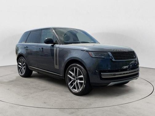 2026 Land Rover Range Rover P550e SE