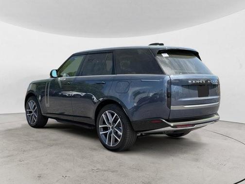 2026 Land Rover Range Rover P550e SE