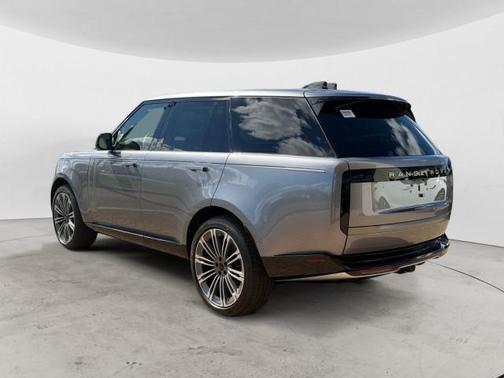 Eiger Grey Metallic 2026 Land Rover Range Rover P400 SE