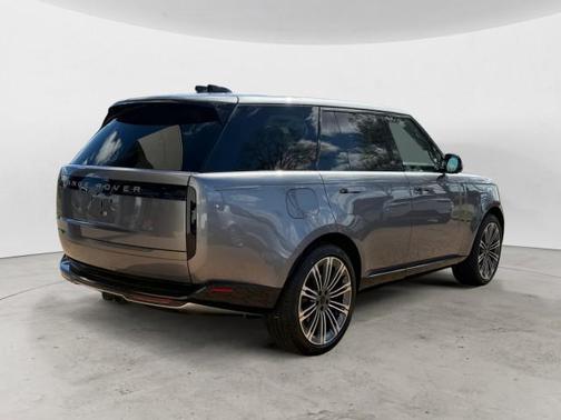 Eiger Grey Metallic 2026 Land Rover Range Rover P400 SE