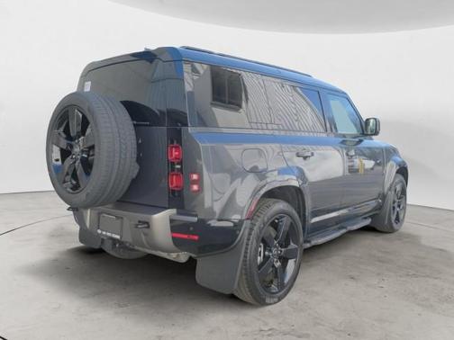2025 Land Rover Defender 110 P400 X-Dynamic SE