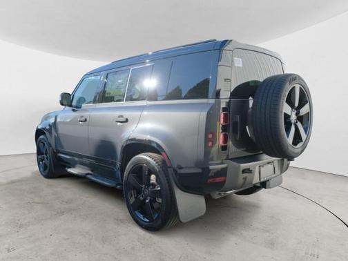 2025 Land Rover Defender 110 P400 X-Dynamic SE