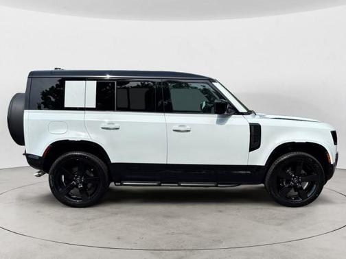 2025 Land Rover Defender 110 V8