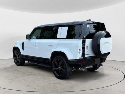2025 Land Rover Defender 110 V8