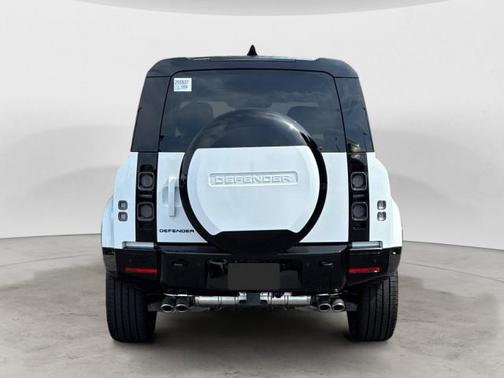 2025 Land Rover Defender 110 V8