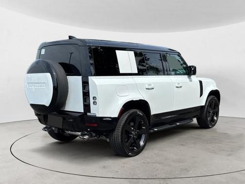 2025 Land Rover Defender 110 V8