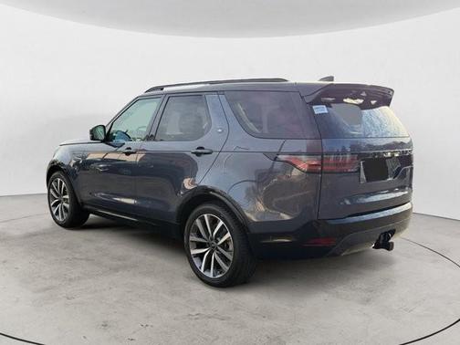 Varesine Blue Metallic 2026 Land Rover Discovery Dynamic SE