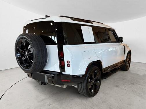 2025 Land Rover Defender 110 P400 X-Dynamic SE