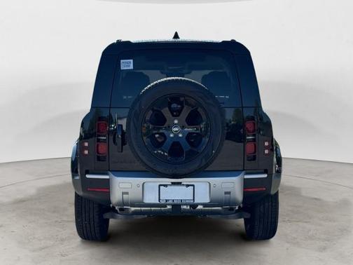 2025 Land Rover Defender 110 P300