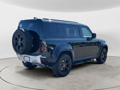 2025 Land Rover Defender 110 P300