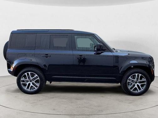 Santorini Black Metallic 2026 Land Rover Defender P400 X-Dynamic SE