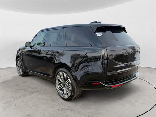 Santorini Black Metallic 2026 Land Rover Range Rover P400 SE