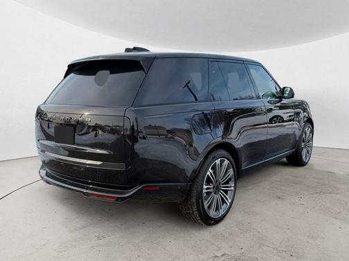 Santorini Black Metallic 2026 Land Rover Range Rover P400 SE