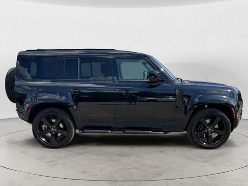 2025 Land Rover Defender 110 P400 X-Dynamic SE