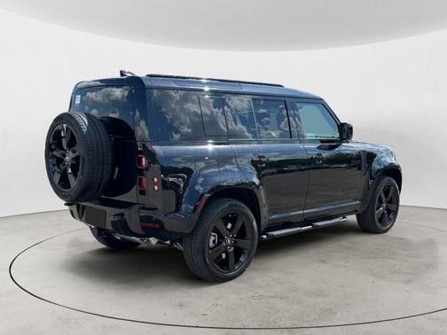 2025 Land Rover Defender 110 P400 X-Dynamic SE