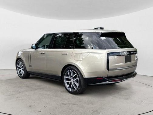 2025 Land Rover Range Rover P550e SE