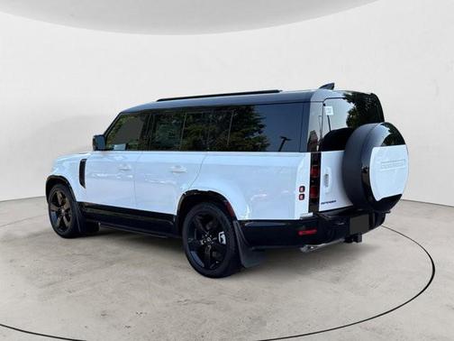 2025 Land Rover Defender 130 P400 X-Dynamic SE