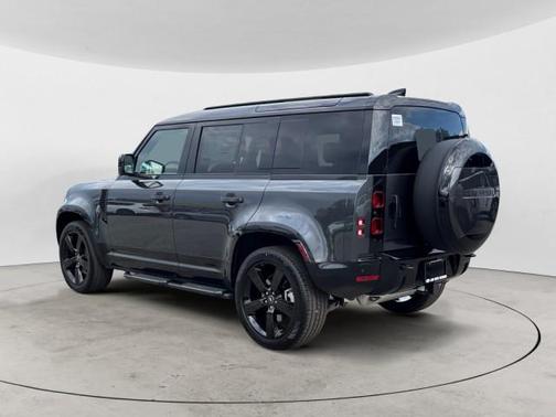 2025 Land Rover Defender 110 P400 X-Dynamic SE