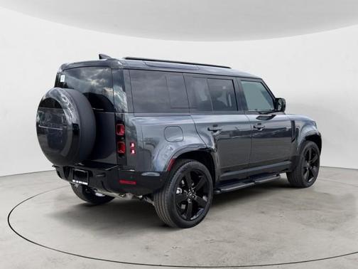 2025 Land Rover Defender 110 P400 X-Dynamic SE