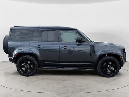2025 Land Rover Defender 110 P400 X-Dynamic SE