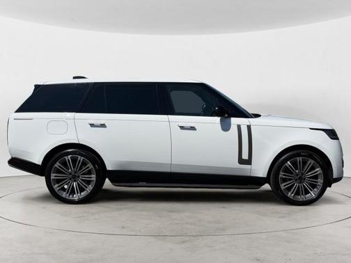Fuji White 2026 Land Rover Range Rover P530 SE 7 Seat
