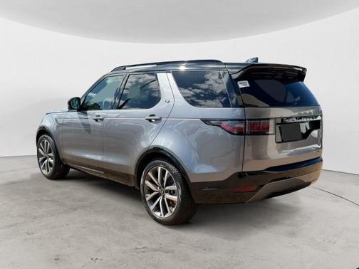 Eiger Grey Metallic 2026 Land Rover Discovery Dynamic SE