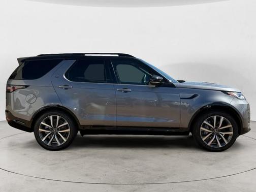 Eiger Grey Metallic 2026 Land Rover Discovery Dynamic SE