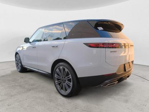 2025 Land Rover Range Rover Sport SE