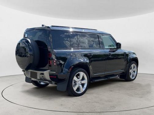 2025 Land Rover Defender 110 P400 X-Dynamic SE