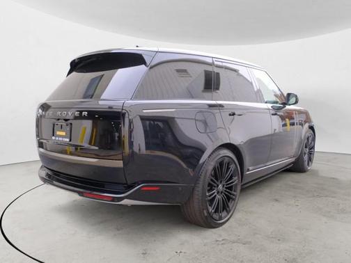 2025 Land Rover Range Rover P530 SE