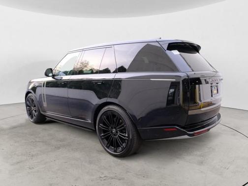2025 Land Rover Range Rover P530 SE