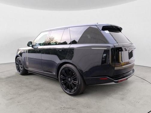 2025 Land Rover Range Rover P530 SE