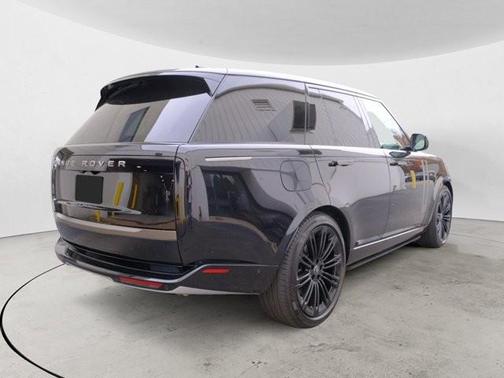 2025 Land Rover Range Rover P530 SE