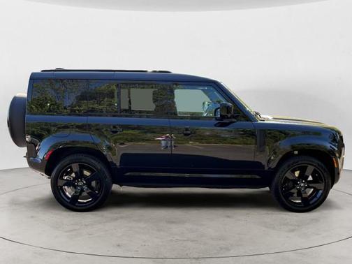 2025 Land Rover Defender 110 P400 X-Dynamic SE