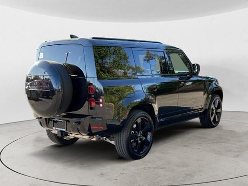 2025 Land Rover Defender 110 P400 X-Dynamic SE