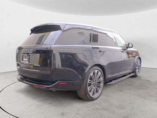 2025 Land Rover Range Rover P530 SE 7 Seat