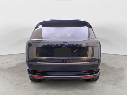 2025 Land Rover Range Rover P530 SE 7 Seat