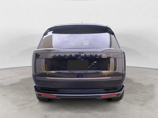 2025 Land Rover Range Rover P530 SE 7 Seat