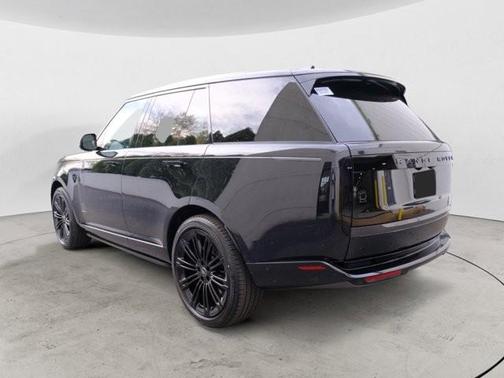 2025 Land Rover Range Rover P530 SE