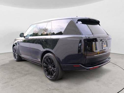 2025 Land Rover Range Rover P530 SE