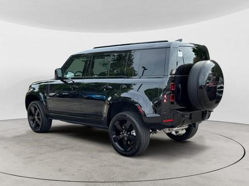 2025 Land Rover Defender 110 P400 X-Dynamic SE