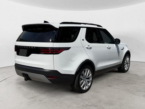 Fuji White 2026 Land Rover Discovery S