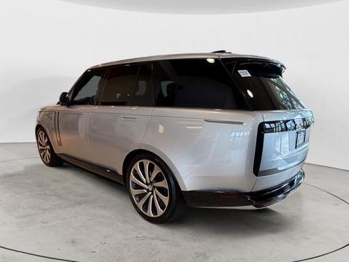 2025 Land Rover Range Rover P400 SE